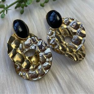 Vintage hammered onyx gold tone earrings